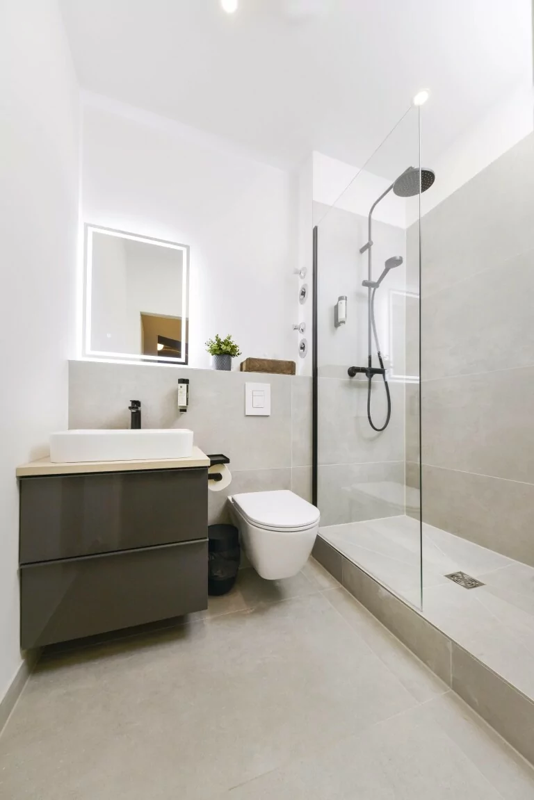 bathrooms in family apartment OTA-Berlin